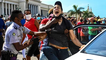 Proteste violente în Cuba, împotriva regimului comunist. Preşedintele cheamă revoluţionarii în stradă VIDEO