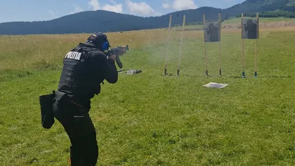 Marian Godină a postat un video în care trage cu mitraliera: 