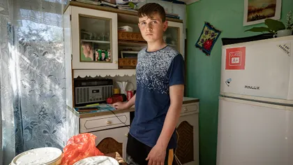 Răzvan, băiatul care făcea ore online sub un stâlp, a intrat la unul dintre cele mai bune licee din Iași