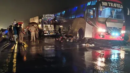 18 morți şi 30 de persoane rănite, după ce un camion a lovit un autobuz, în India. GALERIE FOTO