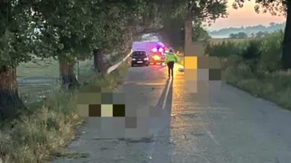 Accident grav în Vrancea: Trei tineri, de 14, 18 şi 19 ani, au murit după ce maşina s-a lovit de un copac