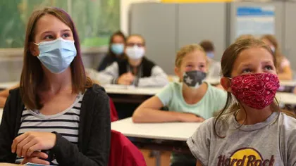 Un învățător nevaccinat a îmbolnăvit cu Covid19 jumătate dintre elevi pentru că nu a purtat mască