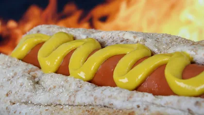 Un hotdog îţi scurtează viaţa cu 36 de minute. Ce să mănânci ca să trăieşti mai mult