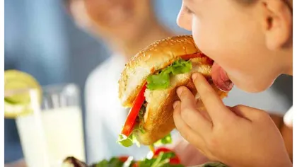 Efectele alarmante ale mâncărurilor de tip fast-food asupra copiilor. Avertismentul unui cunoscut medic român