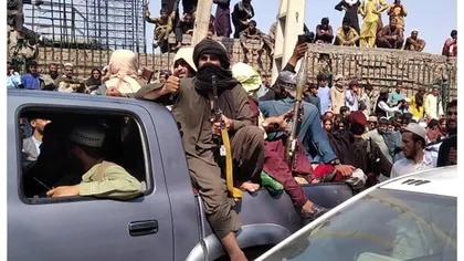 Imagini şocante cu afgani alungaţi de focuri de armă de talibani VIDEO
