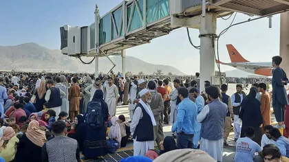 Şapte morţi în haosul creat pe aeroportul din Kabul. Acord între SUA şi talibani, privind evacuarea