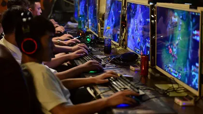 China le interzice minorilor sub 18 ani să se joace online mai mult de trei ore pe săptămână. În plus, intervalul este limitat doar la zilele de weekend
