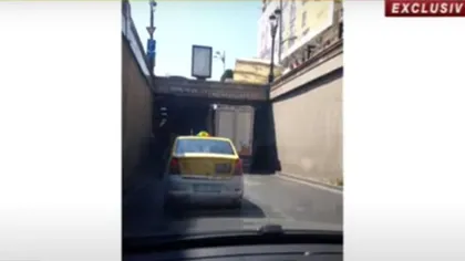 Pasajul Unirii, blocat de un TIR. Haos în trafic în centrul Capitalei - VIDEO