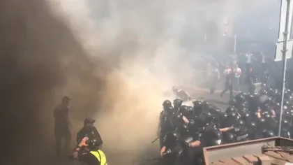 Violenţe în Ucraina. Biroul preşedintelui Zelensky, atacat de protestatari VIDEO