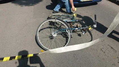 Un biciclist de 15 ani, în stare critică la spital după ce a fost lovit de o maşină