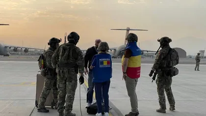 Încă 80 de cetăţeni afgani, colaboratori ai României, au fost evacuaţi cu succes din Afganistan duminică dimineaţa