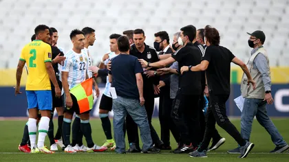 Scene halucinante la Brazilia-Argentina, autorităţile sanitare au intrat pe teren şi au întrerupt meciul, din cauza Covid. Messi: 