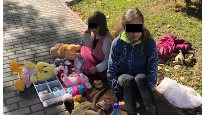 Caz cutremurător: Iasmina şi Iuliana îşi vând jucăriile, cu lacrimi în ochi, 
