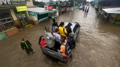 Furtuna tropicală Conson a lăsat în urmă 14 morţi, în Filipine. Ţara e ameninţată acum de rafalele de 230 km/oră ale taifunului Chanthu VIDEO