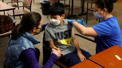 Creşte numărul elevilor care se vaccinează împotriva COVID-19 înaintea deschiderii noului an şcolar