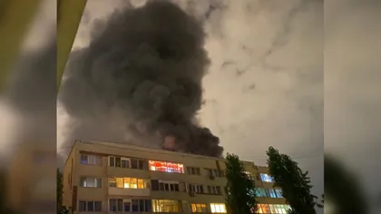 Incendiu violent în zona de nord a Bucureştiului. Bloc cuprins de flăcări uriaşe! VIDEO