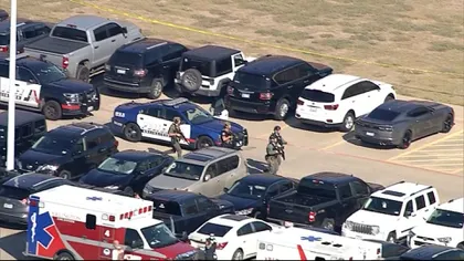 Atac armat într-un liceu din Texas. Elevii şi profesorii s-au adăpostit în clase şi birouri