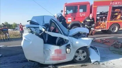 O femeie a scăpat ca prin minune dintr-un Logan strivit între două TIR-uri, după un accident pe centura din Craiova VIDEO