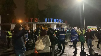 Scandal înainte de meciul România - Armenia! Fanii, lăsaţi în ploaie la intrarea în Stadionul 