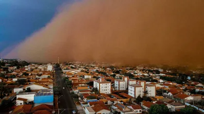 O furtună de nisip a făcut ravagii în Brazilia. Cel puţin şase persoane au murit, imagini apocaliptice VIDEO
