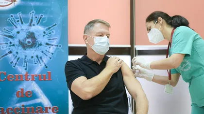 Klaus Iohannis şi-a făcut şi doza a treia de vaccin. Ce spune preşedintele despre vaccinarea obligatorie a medicilor şi profesorilor