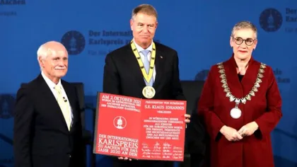 Klaus Iohannis a primit premiul Carol cel Mare. Preşedintele a cerut intrarea României în spaţiul Schengen