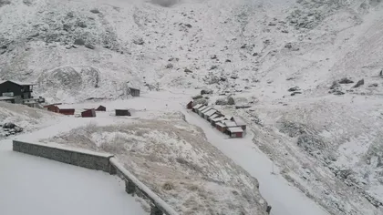 A nins la munte! Salvamontiştii le recomandă turiştilor să aibă echipament adecvat şi să meargă doar pe trasee marcate