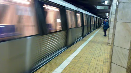 Circulaţia metroului îngreunată pe magistrala M2 după ce unui călător i s-a făcut rău