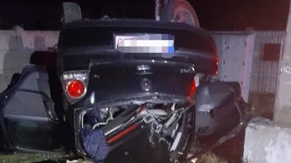 O fată de 15 ani a murit şi alţi patru tineri sunt răniţi după ce mașina condusă de o șoferiță de 20 de ani a lovit un copac VIDEO