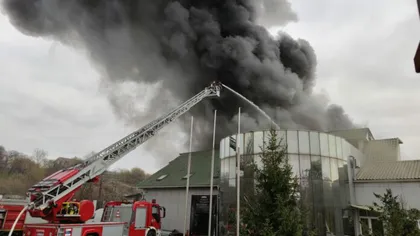 Incendiu la o fabrică de mezeluri din Valea Mare. Suprafața afectată este de aproximativ 1.000 de metri pătrați