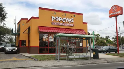 Un nou lanţ de restaurante fast-food apare în România! Primul Popeyes se deschide în 2022