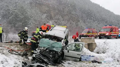 Accident înfiorător în Sibiu, pe drumul dintre Rășinari și Păltiniș. Doi oameni au murit după ce o maşină s-a ciocnit cu un autobuz VIDEO
