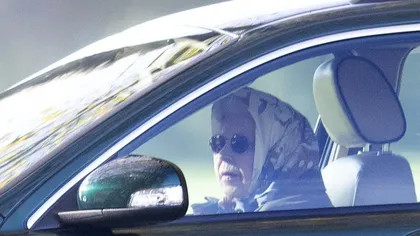 Regina Elisabeta a II-a, fotografiată la volanul unei maşini. Primele imagini după ce a fost externată
