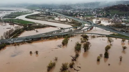 Sarajevo, sub ape. Inundaţiile din capitala Bosniei au dus la întreruperea electricităţii şi închiderea şcolilor VIDEO