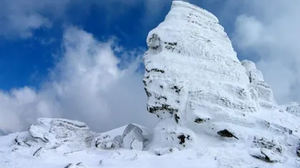 Fenomen paranormal incredibil la Sfinxul din Bucegi. Sute de români au participat la piramida energetică de pe munte!