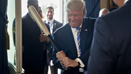 Donald Trump a lovit un copil cu o minge în cap. Moment amuzant cu fostul preşedinte al SUA VIDEO