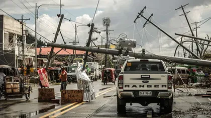 Bilanţul morţilor lăsaţi în urmă de super-taifunul Rai a ajuns la 375, în Filipine. Situaţia este disperată, sute de mii de oameni au nevoie de apă potabilă şi hrană