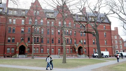 Şefii de la Harvard anticipează un impact devastator al Omicron. Studenţii au fost informaţi că nu vor avea voie în campus, urmând să se treacă la învăţământ exclusiv online