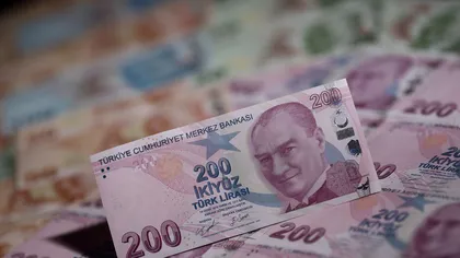 Turcia se adânceşte în criză. Declaraţiile lui Erdogan au prăbuşit lira la un minim istoric, peste 20 de unităţi pentru un euro
