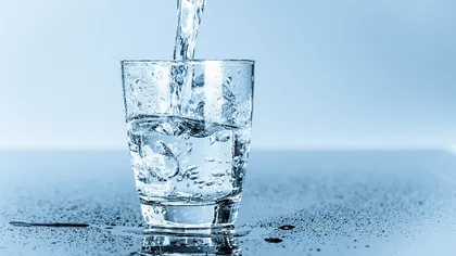 Te-ai săturat să bei doar apă? Iată câteva băuturi delicioase cu care o poți înlocui