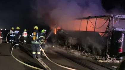 Un autocar cu români a luat foc pe o autostradă din Austria