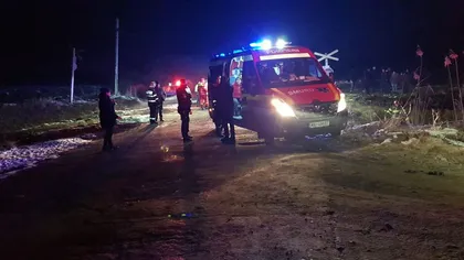 Tragedie feroviară. Doi fraţi minori au murit în Bistriţa, după ce maşina în care se aflau a fost spulberată de tren