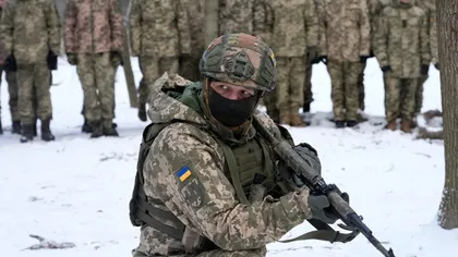 După ce a blocat transferul de arme către Kiev, Germania anunţă cum va ajuta Ucraina în război: Trimite 5.000 de căşti pentru soldaţi