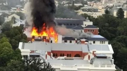 Clădirea Parlamentului Africii de Sud a luat foc
