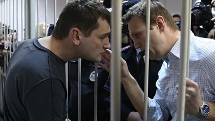 Rusia l-a dat în urmărire pe fratele lui Alexei Navalnîi. Autorităţile îl caută ca să-l bage la închisoare