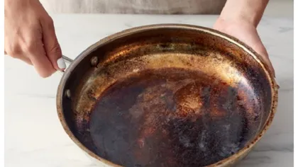 Cum să cureţi rapid tigaia, dacă ai ars mâncarea. Acestea sunt cele mai eficiente trucuri