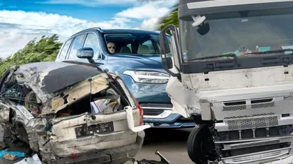 Un Volvo XC 90 a fost lovit în plin de un TIR pe autostrada A1 şi a fost făcut praf! Totuşi niciun pasager nu a murit! 