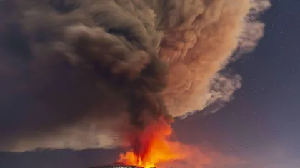 Vulcanul Etna a luminat cerul cu explozii. Imagini ireale create de lava topită VIDEO