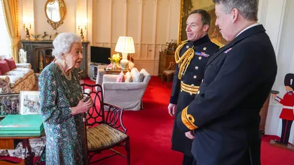 Regina Elisabeta a II-a abia se mai mişcă. Mărturisire dureroasă făcută de monarh, la o întâlnire vută la Castelul Windsor