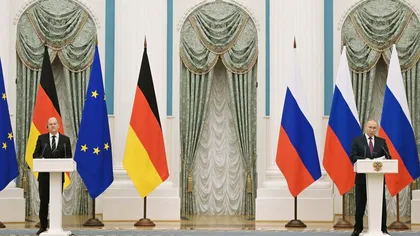 Cancelarul Germaniei a vorbit în faţa lui Putin despre agenda de extindere a NATO. La conferinţa de presă Olaf Scholz a refuzat stiloul pus la dispoziţie de preşedintele rus